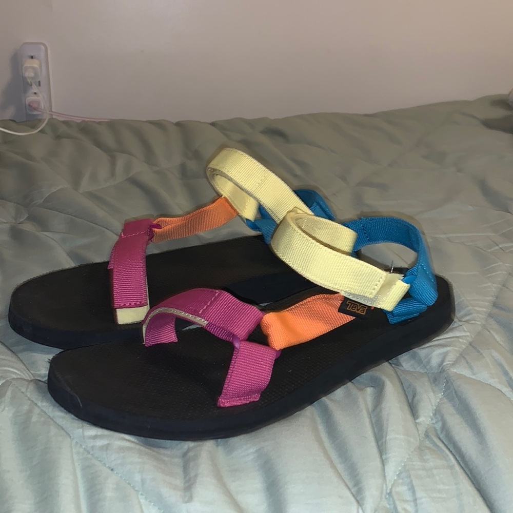 Worn twice Tevas in great condition
